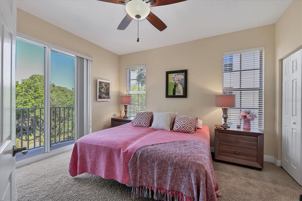 合同活跃: $679,900 (3 贝兹, 3 浴室, 2287 平方英尺)