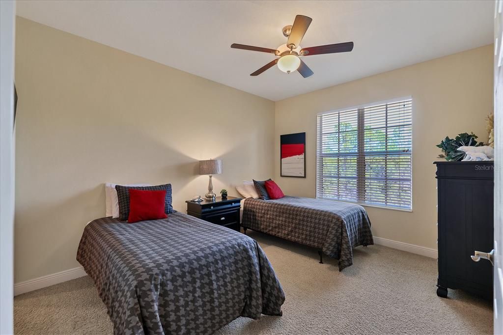 合同活跃: $679,900 (3 贝兹, 3 浴室, 2287 平方英尺)