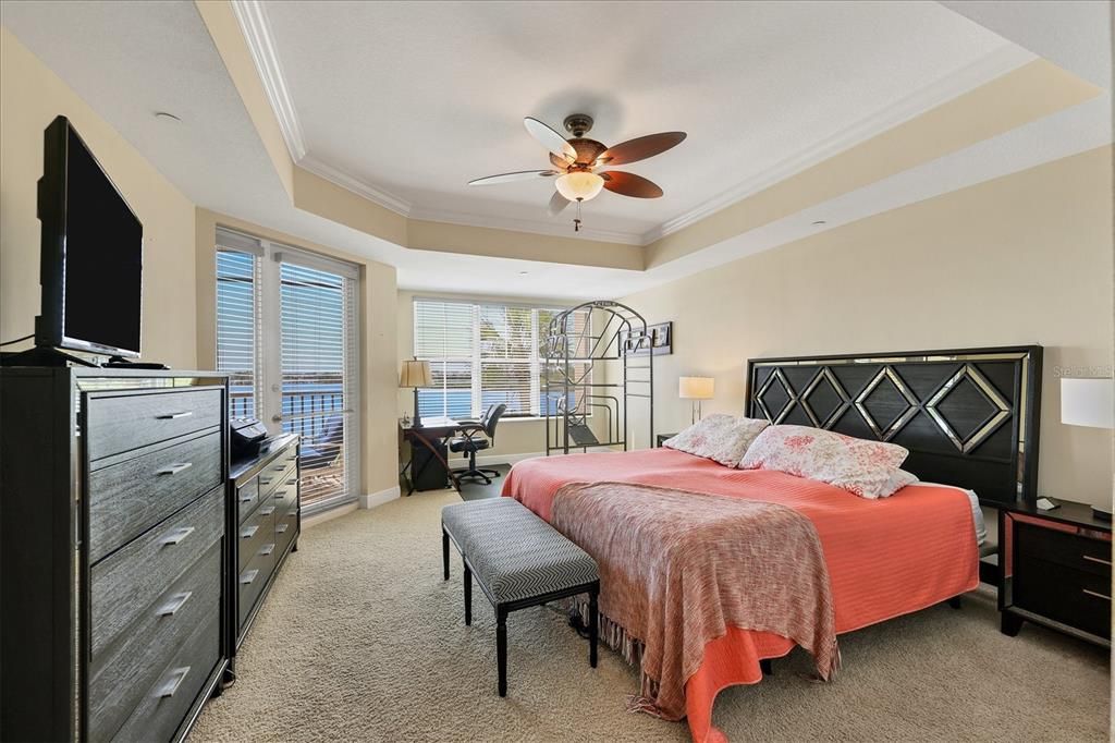 合同活跃: $679,900 (3 贝兹, 3 浴室, 2287 平方英尺)