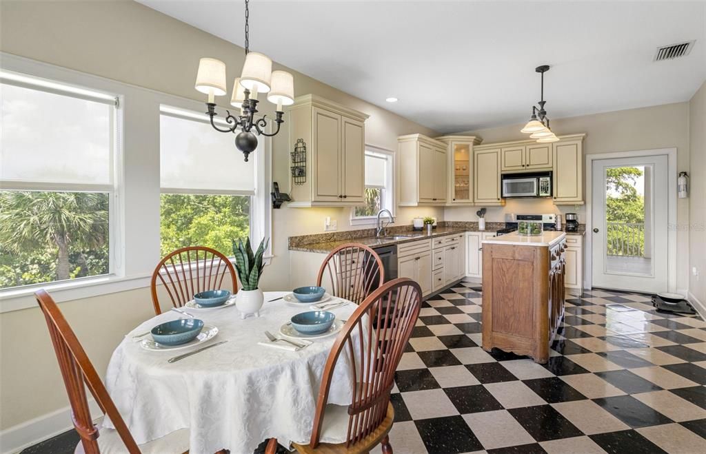 For Sale: $1,750,000 (4 beds, 3 baths, 3043 Square Feet)