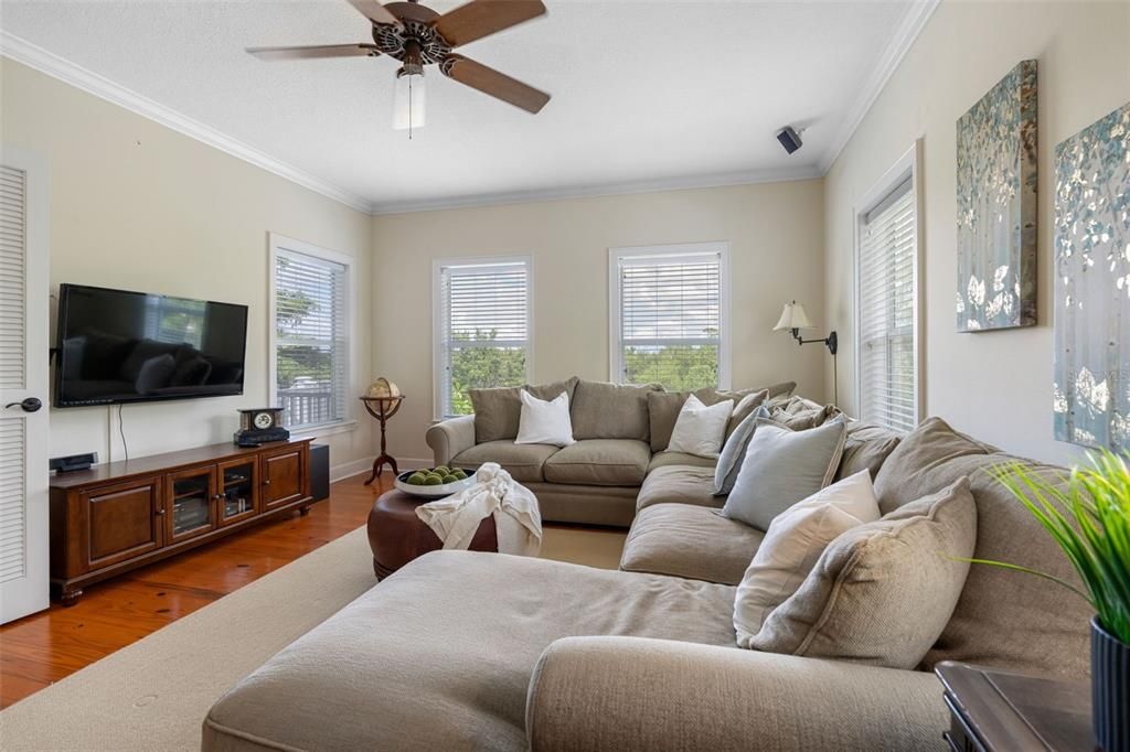 For Sale: $1,750,000 (4 beds, 3 baths, 3043 Square Feet)