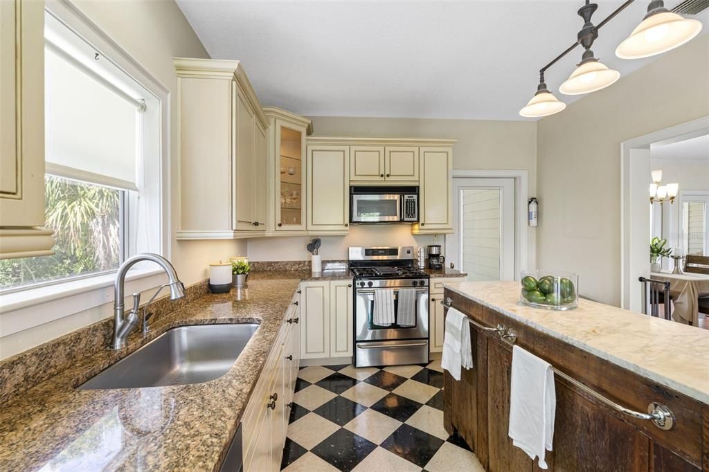 For Sale: $1,750,000 (4 beds, 3 baths, 3043 Square Feet)