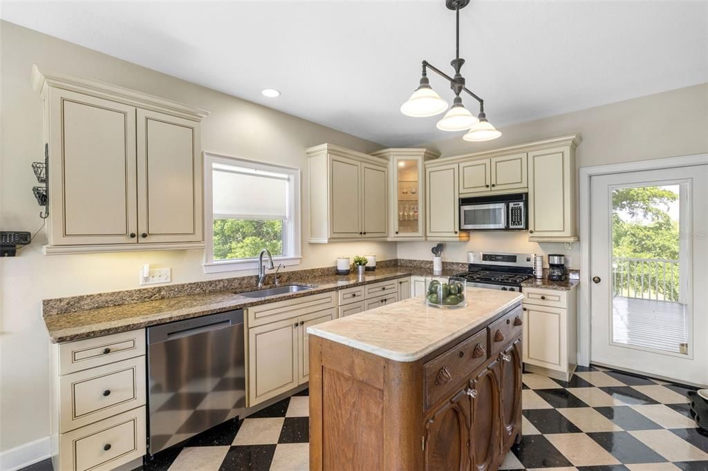 For Sale: $1,750,000 (4 beds, 3 baths, 3043 Square Feet)