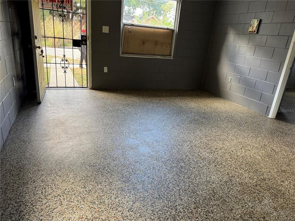 For Rent: $1,400 (2 beds, 1 baths, 1320 Square Feet)