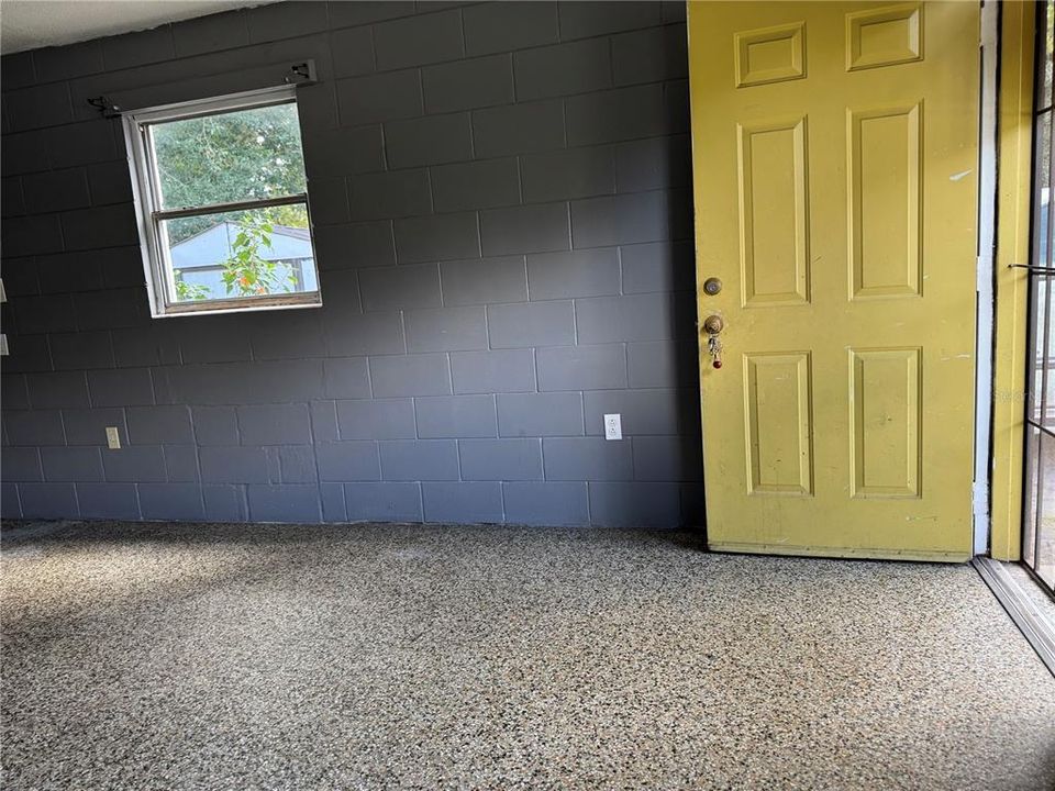 For Rent: $1,400 (2 beds, 1 baths, 1320 Square Feet)