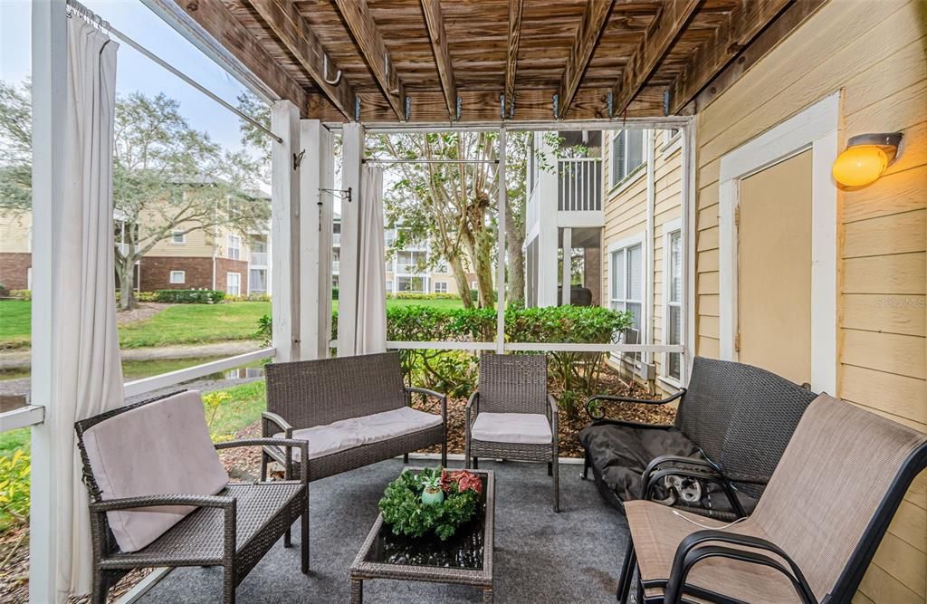 На продажу: $199,999 (2 спален, 2 ванн, 990 Квадратных фут)