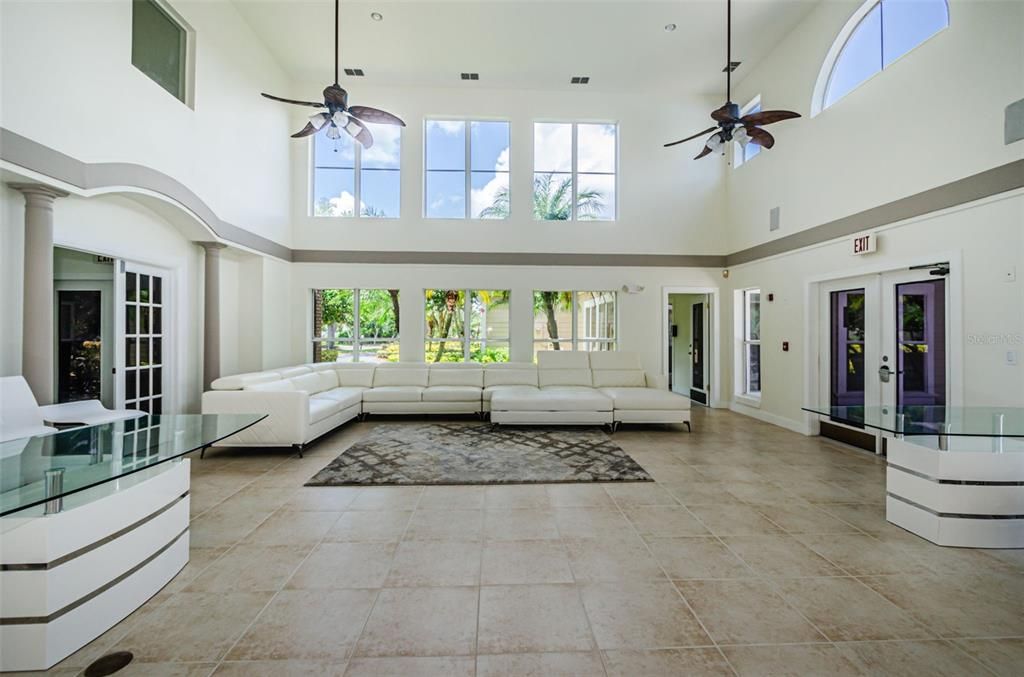 На продажу: $199,999 (2 спален, 2 ванн, 990 Квадратных фут)