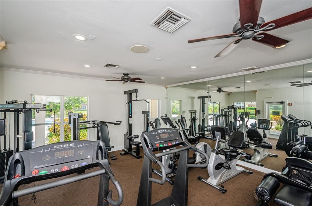 На продажу: $199,999 (2 спален, 2 ванн, 990 Квадратных фут)