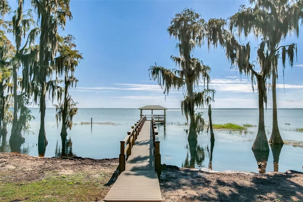 Под контрактом: $515,000 (3 спален, 2 ванн, 1967 Квадратных фут)