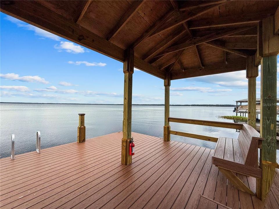 Под контрактом: $515,000 (3 спален, 2 ванн, 1967 Квадратных фут)