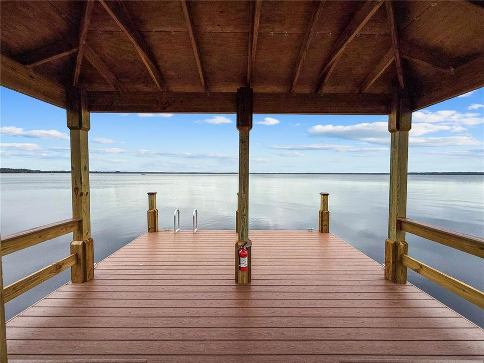 Под контрактом: $515,000 (3 спален, 2 ванн, 1967 Квадратных фут)