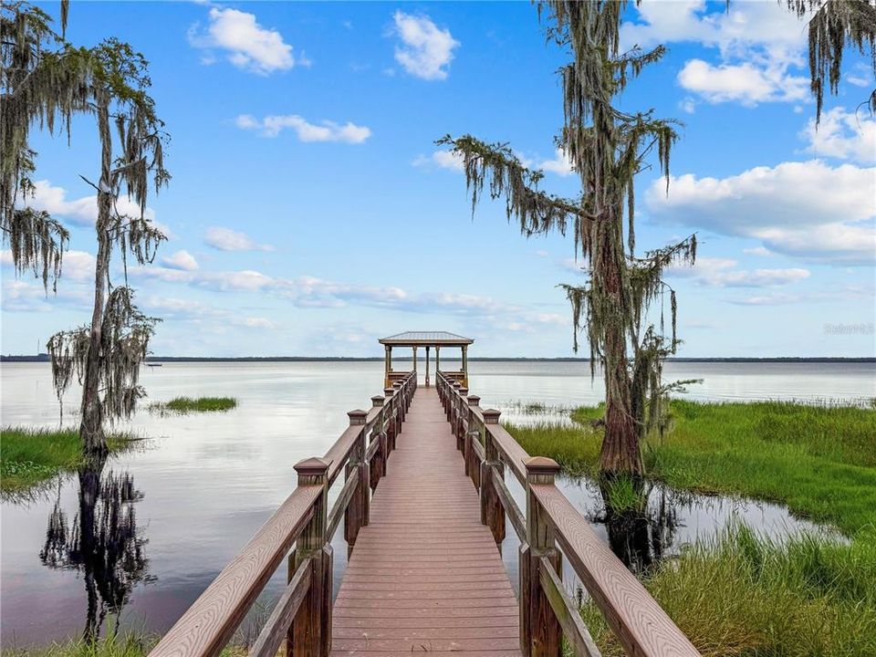 Под контрактом: $515,000 (3 спален, 2 ванн, 1967 Квадратных фут)