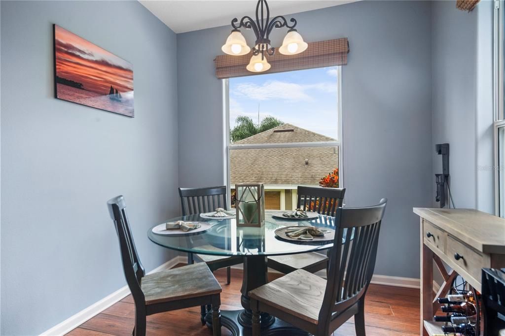 Под контрактом: $515,000 (3 спален, 2 ванн, 1967 Квадратных фут)