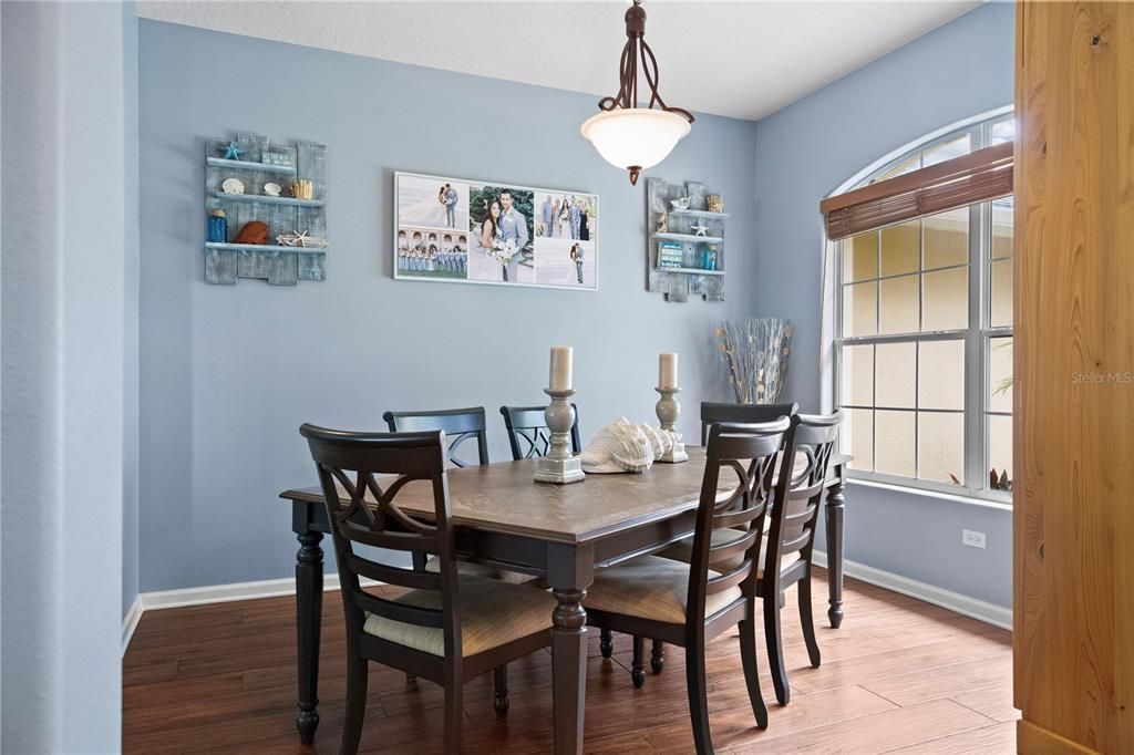 Под контрактом: $515,000 (3 спален, 2 ванн, 1967 Квадратных фут)