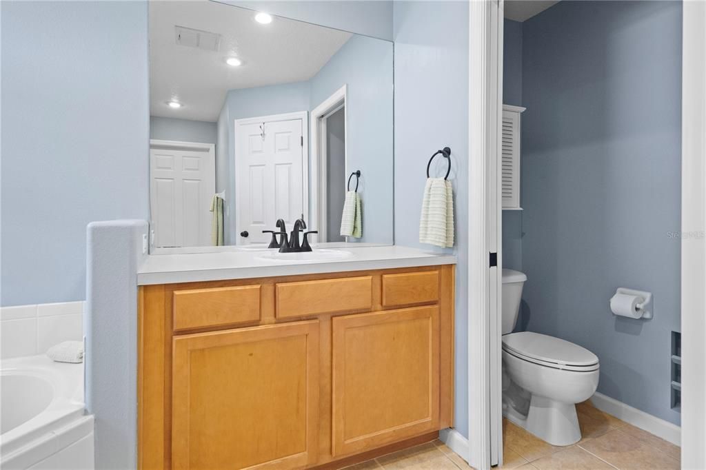 Под контрактом: $515,000 (3 спален, 2 ванн, 1967 Квадратных фут)