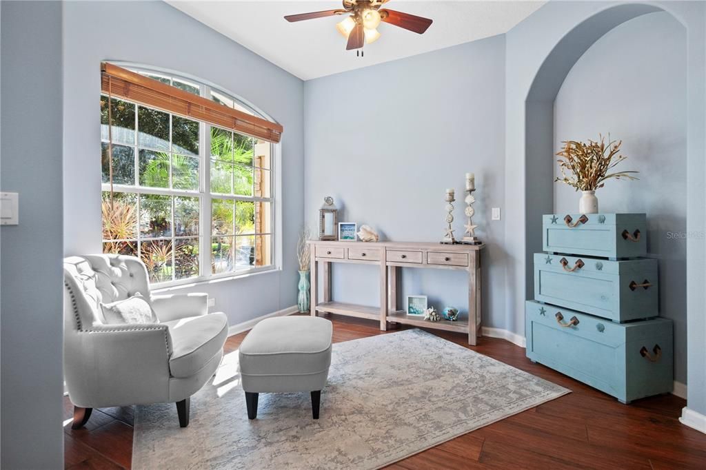 Под контрактом: $515,000 (3 спален, 2 ванн, 1967 Квадратных фут)