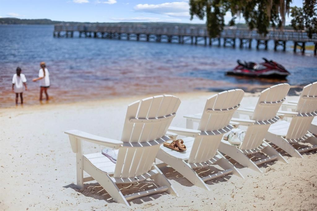 Под контрактом: $515,000 (3 спален, 2 ванн, 1967 Квадратных фут)