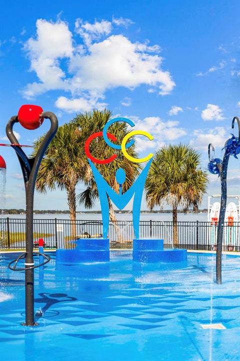 Под контрактом: $515,000 (3 спален, 2 ванн, 1967 Квадратных фут)