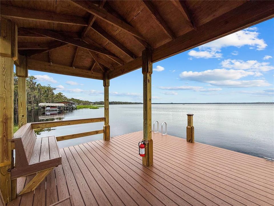 Под контрактом: $515,000 (3 спален, 2 ванн, 1967 Квадратных фут)