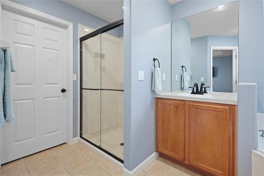 Под контрактом: $515,000 (3 спален, 2 ванн, 1967 Квадратных фут)