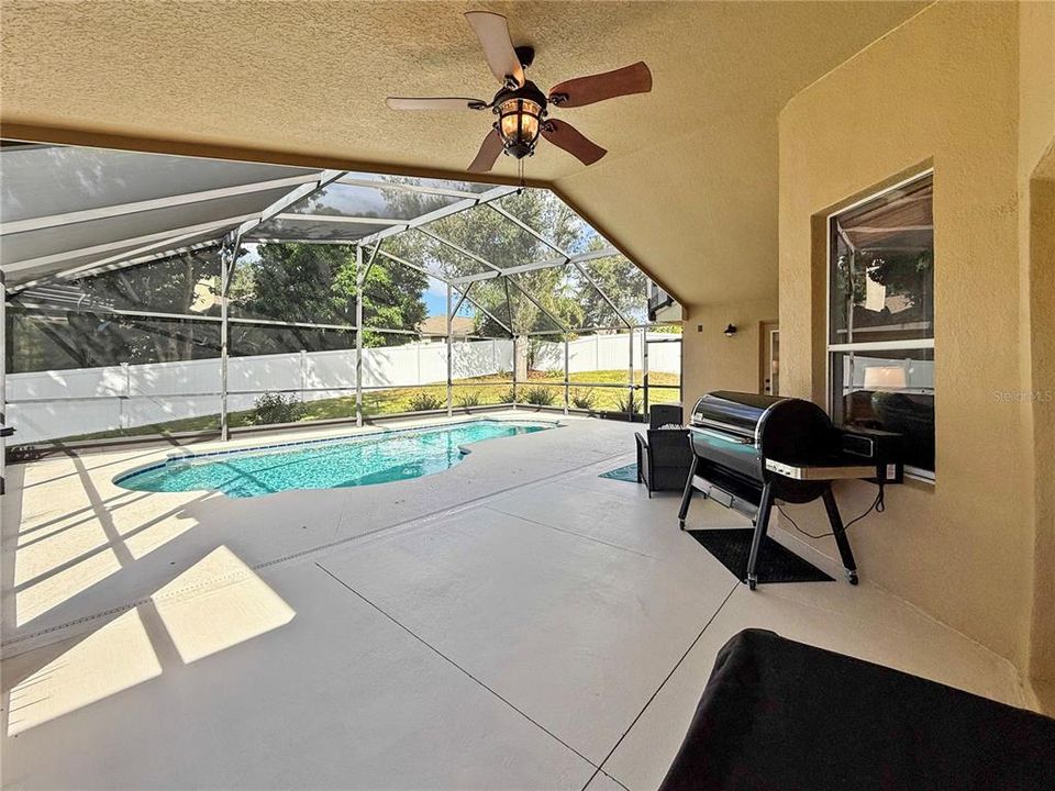 Под контрактом: $515,000 (3 спален, 2 ванн, 1967 Квадратных фут)