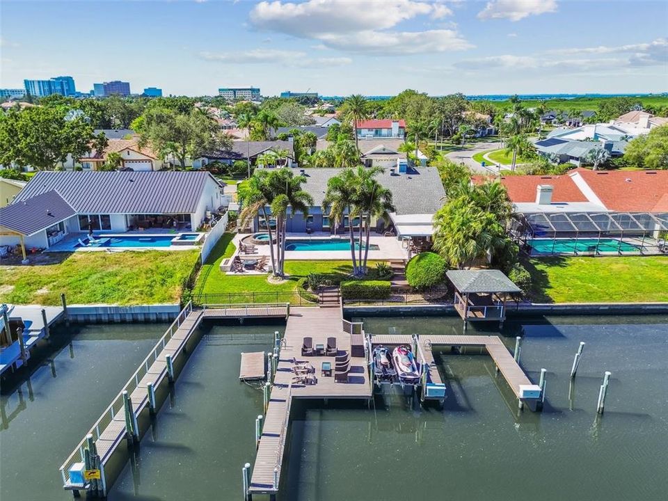 En Venta: $1,945,000 (4 camas, 2 baños, 3110 Pies cuadrados)