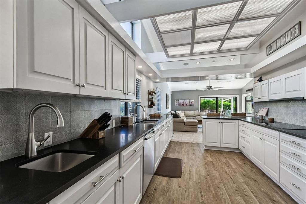 En Venta: $1,945,000 (4 camas, 2 baños, 3110 Pies cuadrados)