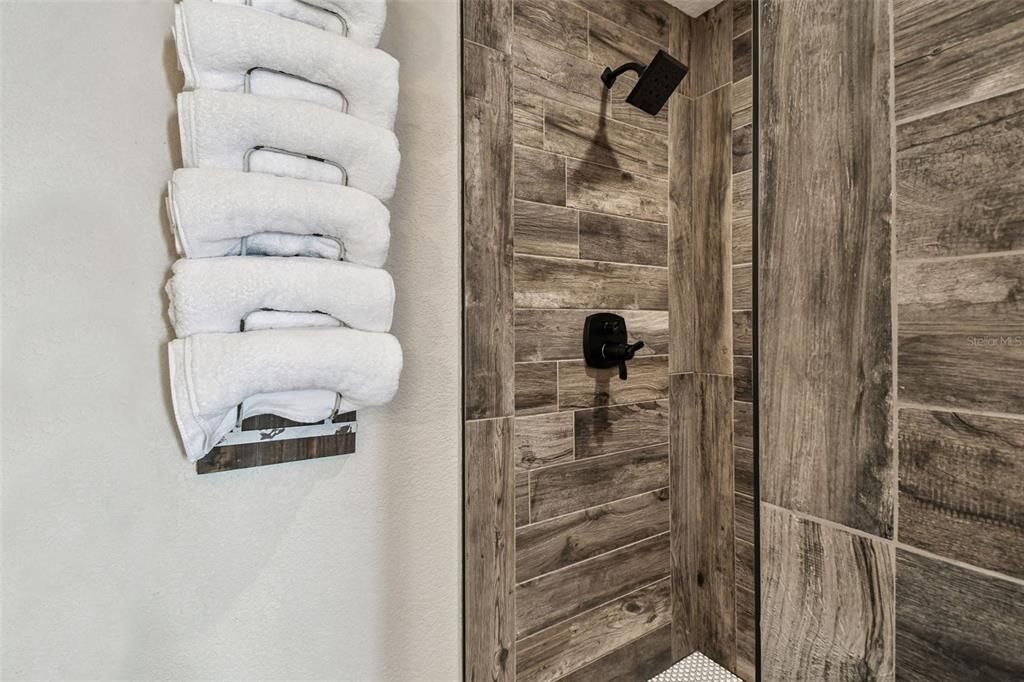 En Venta: $1,945,000 (4 camas, 2 baños, 3110 Pies cuadrados)