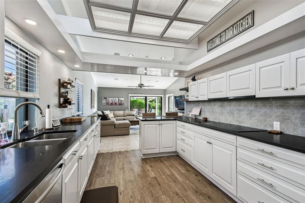 En Venta: $1,945,000 (4 camas, 2 baños, 3110 Pies cuadrados)