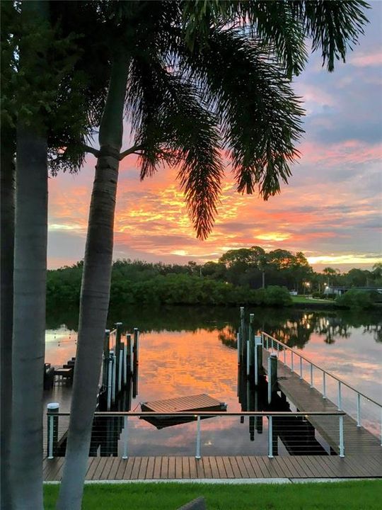 En Venta: $1,945,000 (4 camas, 2 baños, 3110 Pies cuadrados)