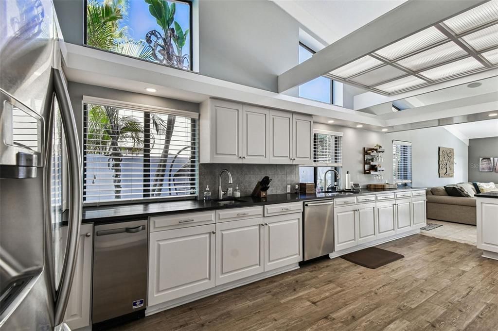 En Venta: $1,945,000 (4 camas, 2 baños, 3110 Pies cuadrados)