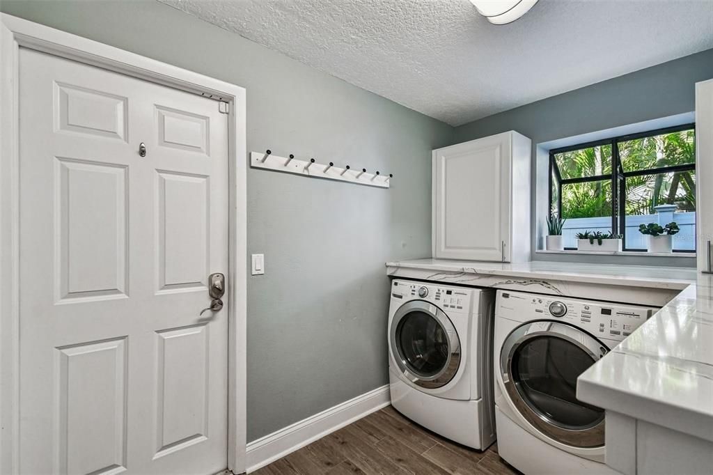 En Venta: $1,945,000 (4 camas, 2 baños, 3110 Pies cuadrados)