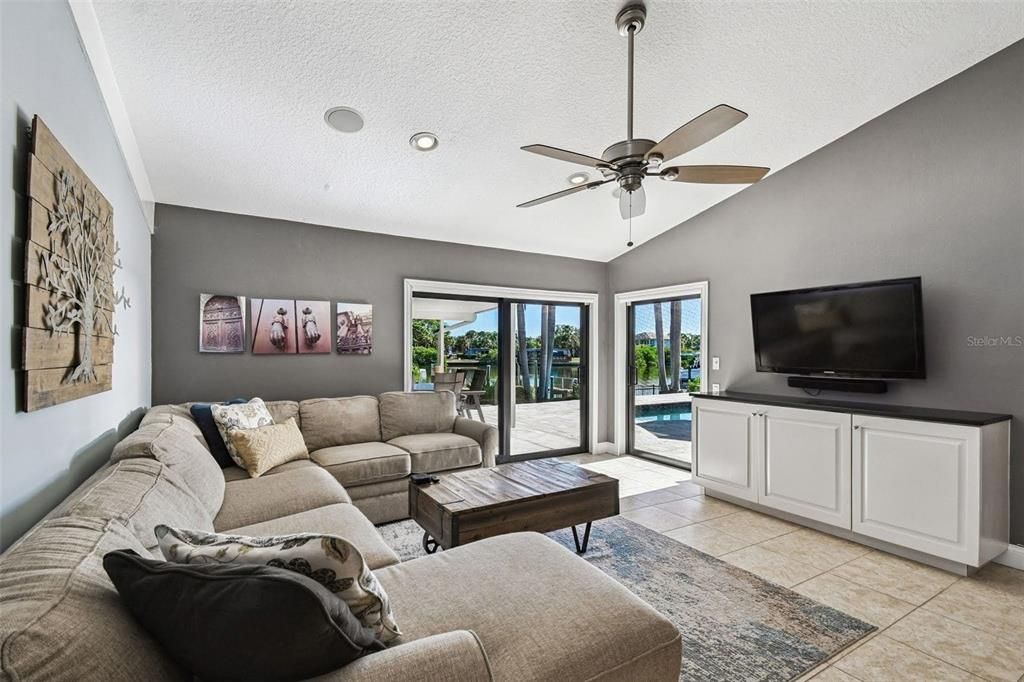 En Venta: $1,945,000 (4 camas, 2 baños, 3110 Pies cuadrados)