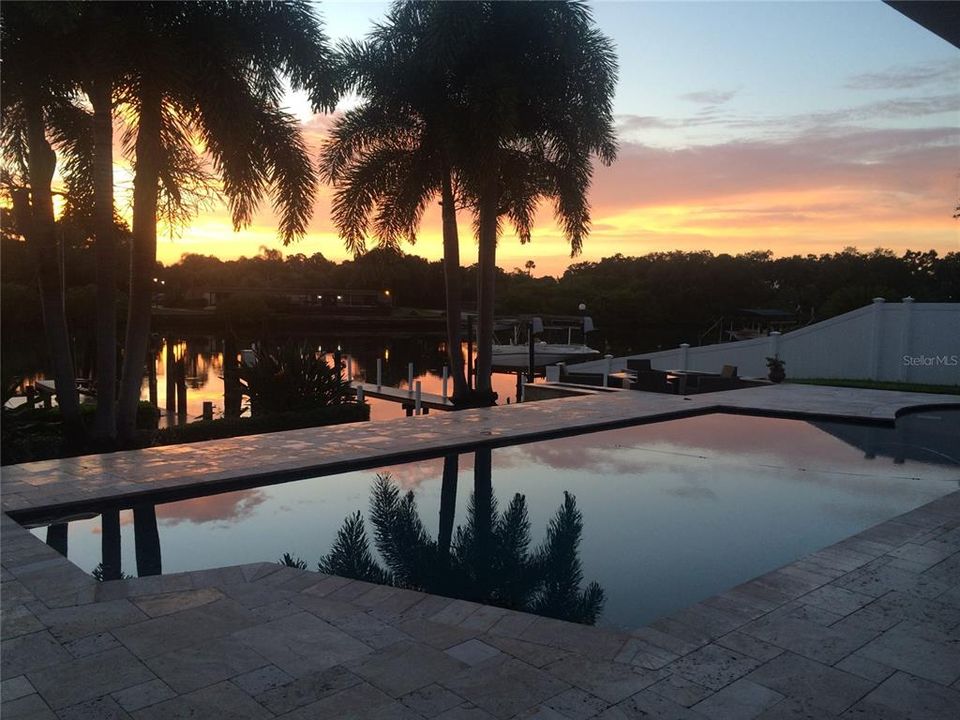 En Venta: $1,945,000 (4 camas, 2 baños, 3110 Pies cuadrados)