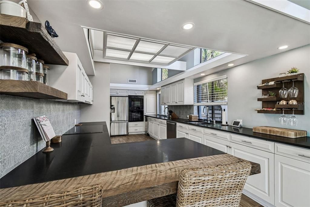 En Venta: $1,945,000 (4 camas, 2 baños, 3110 Pies cuadrados)