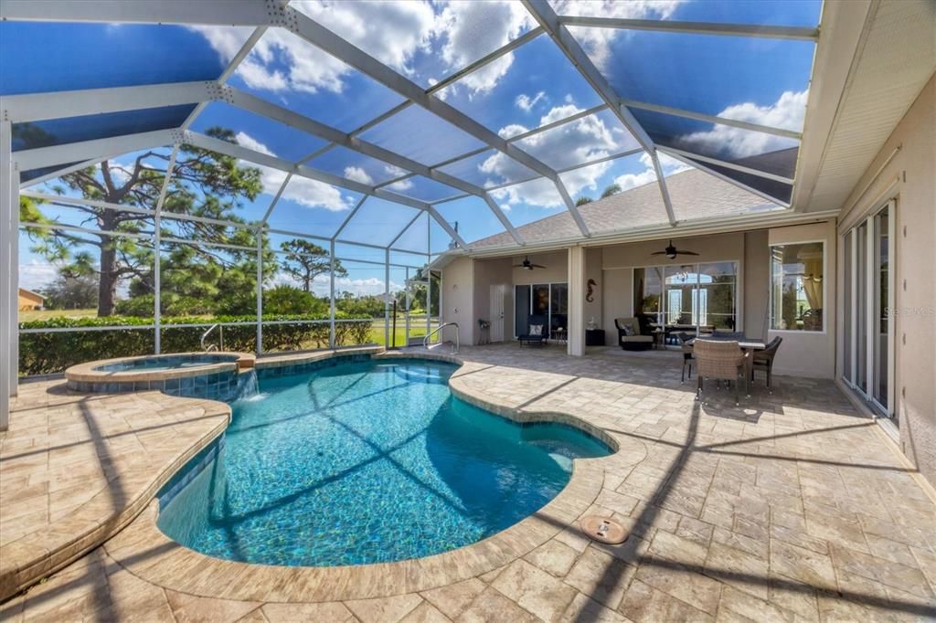 Под контрактом: $578,900 (3 спален, 2 ванн, 2481 Квадратных фут)