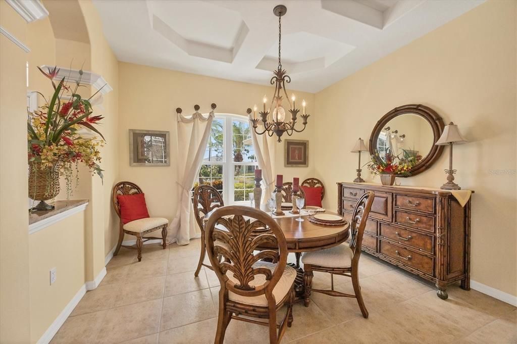 Под контрактом: $578,900 (3 спален, 2 ванн, 2481 Квадратных фут)