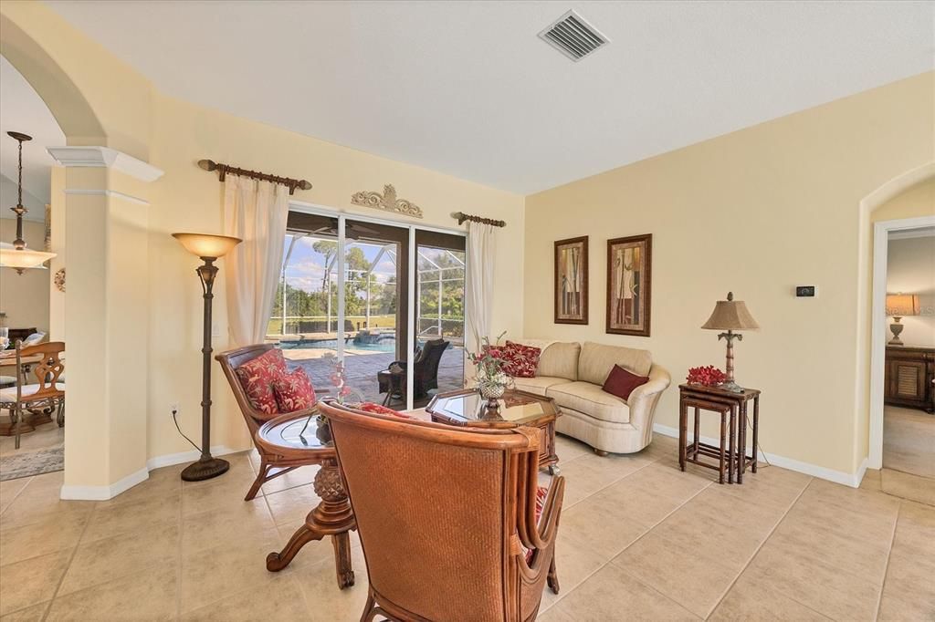 Под контрактом: $578,900 (3 спален, 2 ванн, 2481 Квадратных фут)