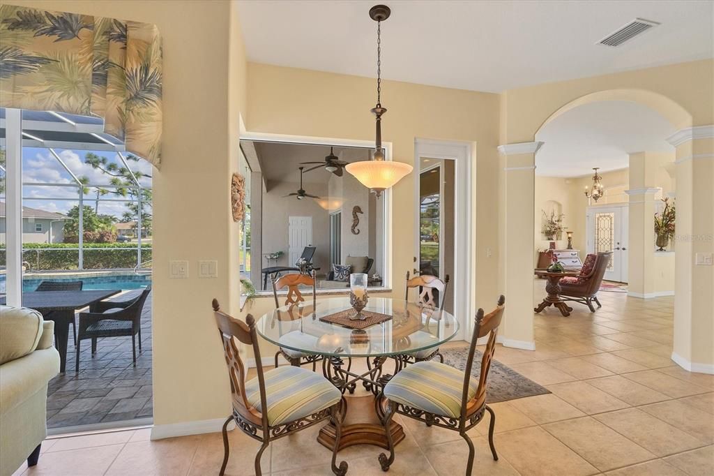 Под контрактом: $578,900 (3 спален, 2 ванн, 2481 Квадратных фут)