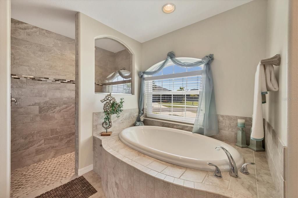 Под контрактом: $578,900 (3 спален, 2 ванн, 2481 Квадратных фут)