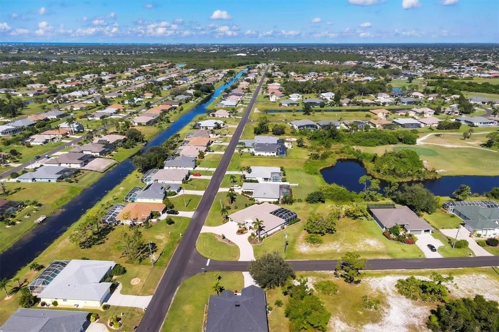 Под контрактом: $578,900 (3 спален, 2 ванн, 2481 Квадратных фут)