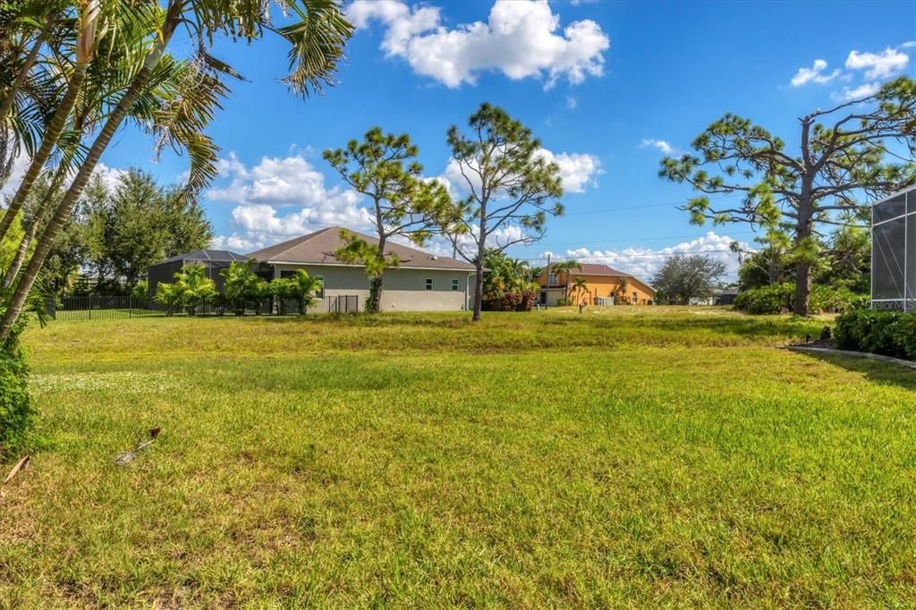 Под контрактом: $578,900 (3 спален, 2 ванн, 2481 Квадратных фут)