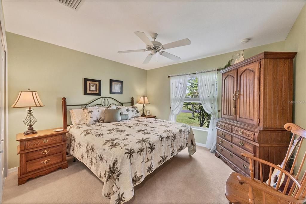 Под контрактом: $578,900 (3 спален, 2 ванн, 2481 Квадратных фут)