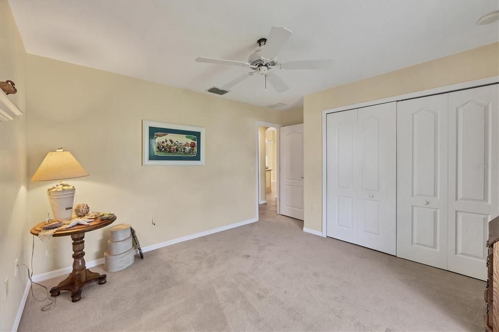 Под контрактом: $578,900 (3 спален, 2 ванн, 2481 Квадратных фут)