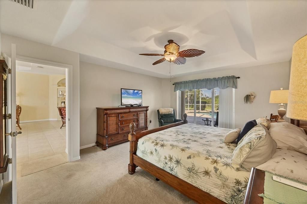 Под контрактом: $578,900 (3 спален, 2 ванн, 2481 Квадратных фут)