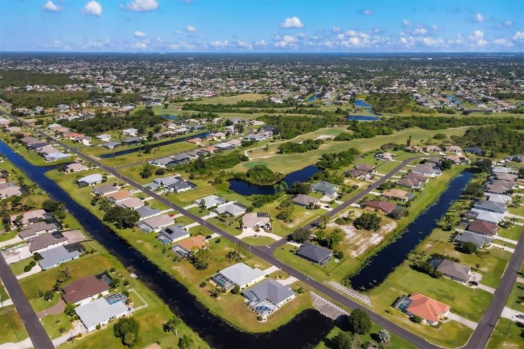 Под контрактом: $578,900 (3 спален, 2 ванн, 2481 Квадратных фут)