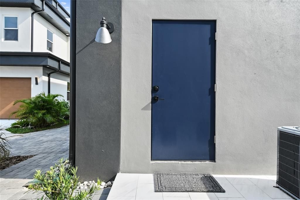 Active With Contract: $1,725 (1 beds, 1 baths, 714 Square Feet)