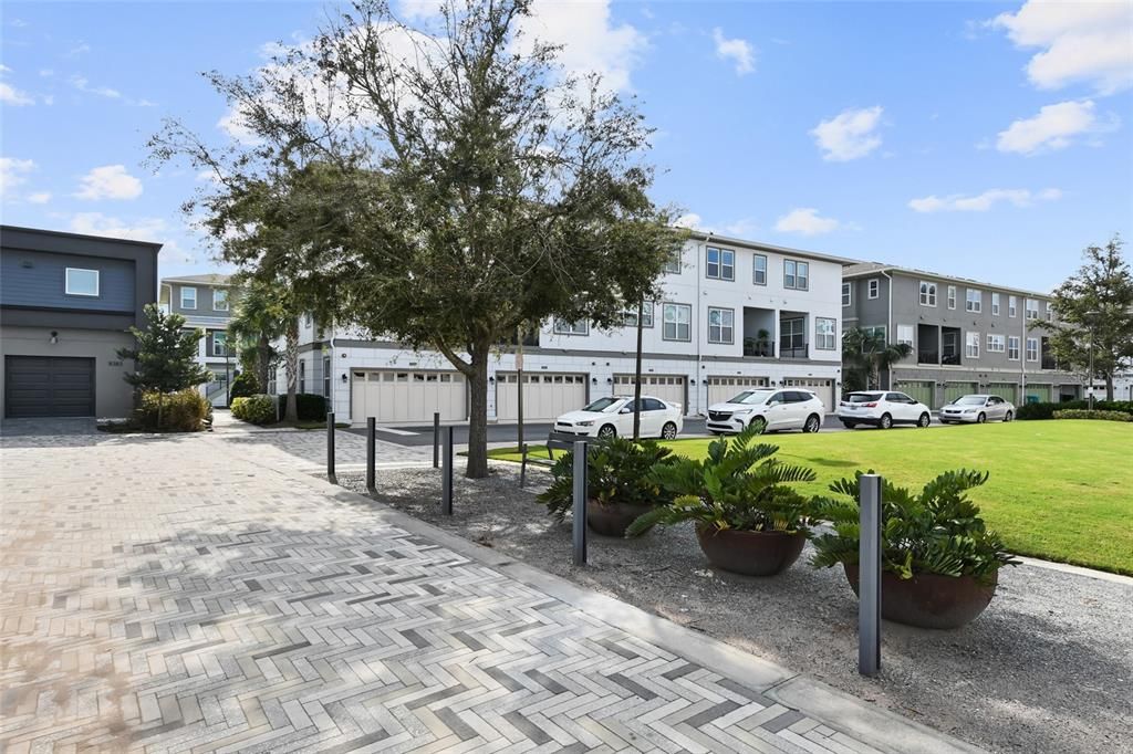 Active With Contract: $1,725 (1 beds, 1 baths, 714 Square Feet)