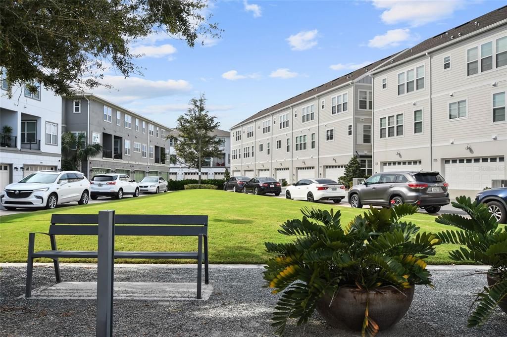 Active With Contract: $1,725 (1 beds, 1 baths, 714 Square Feet)