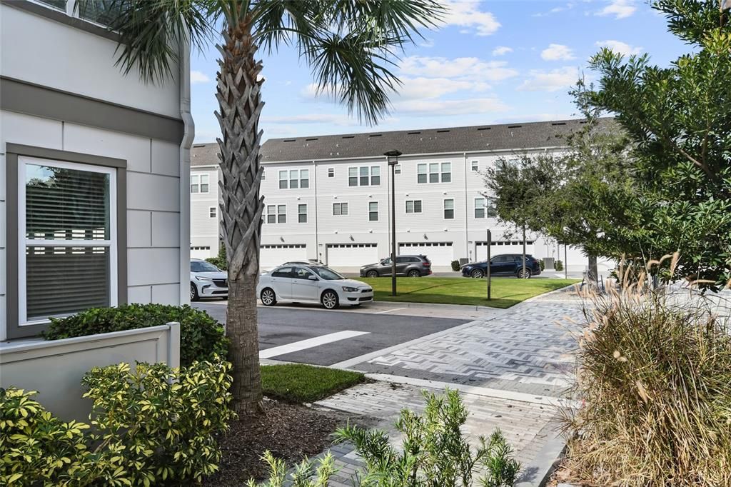 Active With Contract: $1,725 (1 beds, 1 baths, 714 Square Feet)